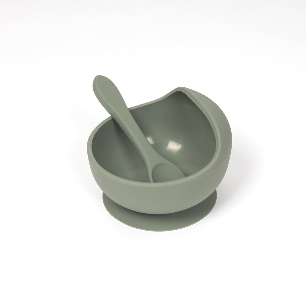 100% food grade silicone feeding set in a soft sage colour. Toddler sized spoon sits in side of suction bowl that features a curved lip to help make scooping purees easy